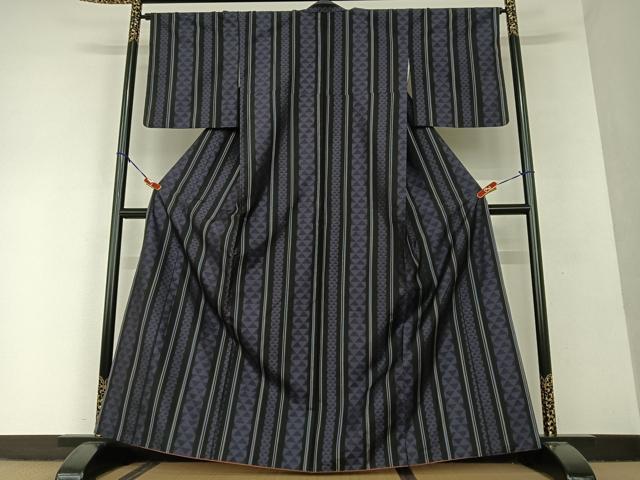 平和屋着物●本場大島紬　鱗文様間道　黒地　正絹　逸品　AAAU8276zg 平和屋着物○本場大島紬 鱗文様間道 黒地 正絹 逸品 AAAU8276zg