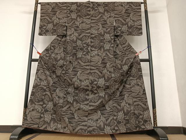 平和屋着物○本場大島紬 泥染め 9マルキ 樹林風景文 正絹 逸品 AAAU8287zg