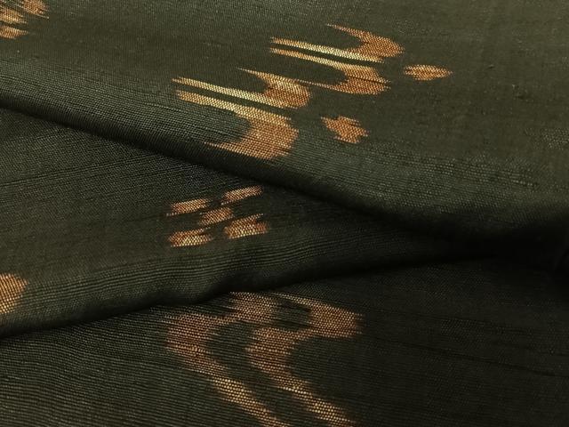 平和屋着物●国指定重要無形文化財　本場久米島紬　手織　飛鳥文　正絹　逸品　AAAU8379zg