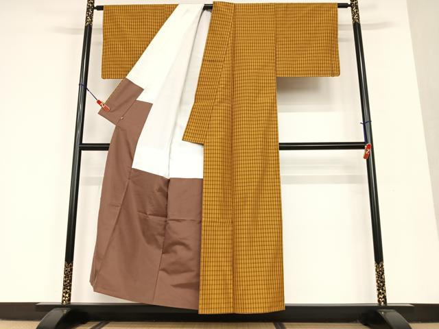 平和屋着物○本場黄八丈 平織 紬 格子柄 正絹 逸品 CAAW7238yc