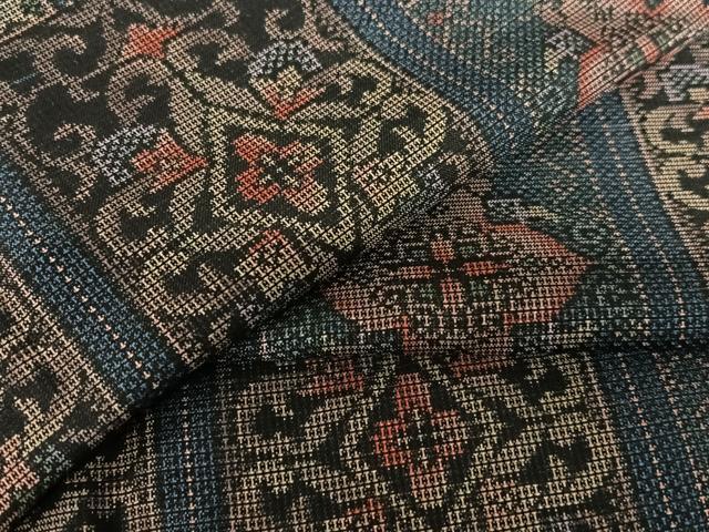平和屋着物●本場大島紬　9マルキ　花唐草文　正絹　逸品　AAAV7006zg