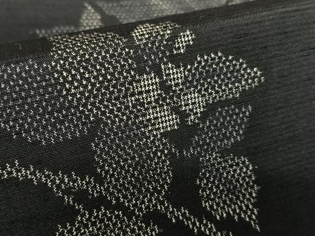 平和屋着物○上質な紬 萬葉の詩 黒地 反端付き 正絹 逸品