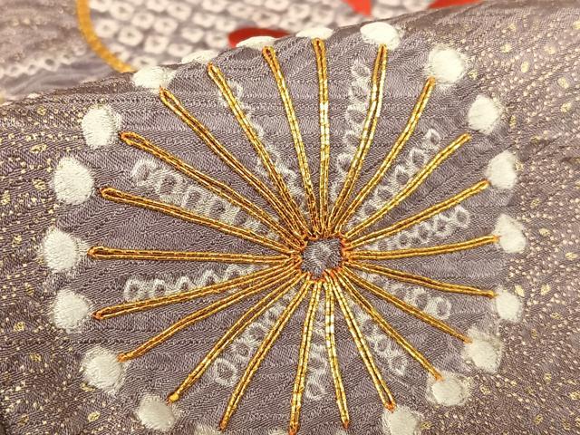 平和屋着物○豪華振袖 絞り 駒刺繍 舞梅文 金彩 正絹 逸品 AAAV7356zg
