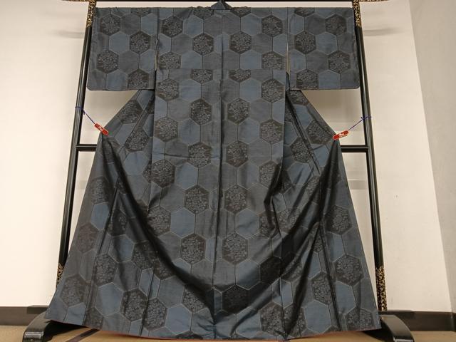 平和屋着物○本場大島紬 花亀甲文 黒地 正絹 逸品 AAAV7418zg