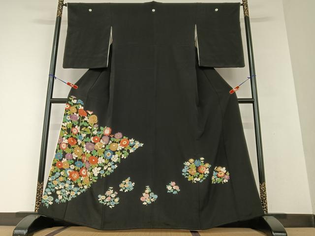 平和屋着物●創業130年　江戸染繍友禅　大彦　黒留袖　駒刺繍　草花文　ますいわ屋扱い　正絹　逸品　AAAV7437zg