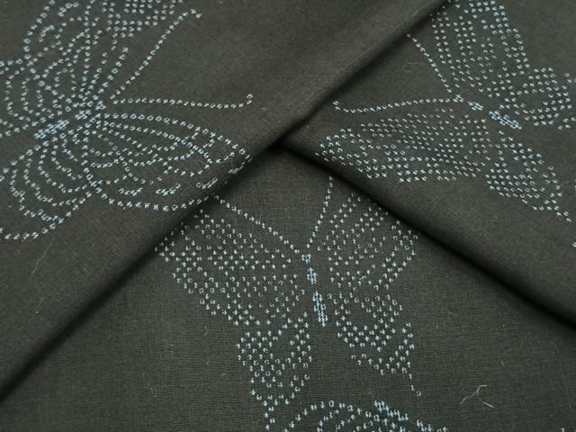 平和屋着物▽上質な紬　単衣　舞蝶文　黒地　正絹　逸品　AAAV8463fy