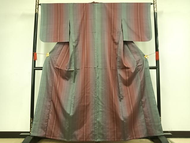 平和屋着物●本場大島紬　泥染め　舞蝶草花文　正絹　逸品　CAAR6487ze 平和屋着物○本場大島紬 泥染め 舞蝶草花文 正絹 逸品 CAAR6487ze