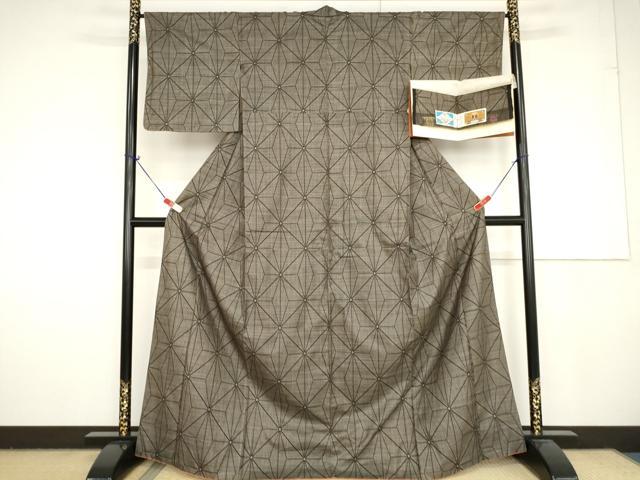 平和屋着物○本場大島紬 純泥染 7マルキ 手織り 麻の葉文様 証紙付き