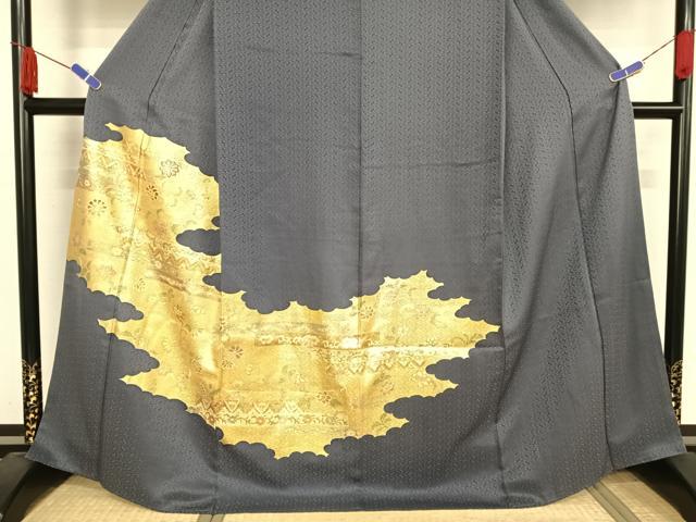 ドークブア■訪問着　作家　金彩駒刺繍　雲取り　波に花柵　黒鳶　極上の逸品　520 ドークブア□訪問着 金彩駒刺繍 雲取りに花 逸品 408