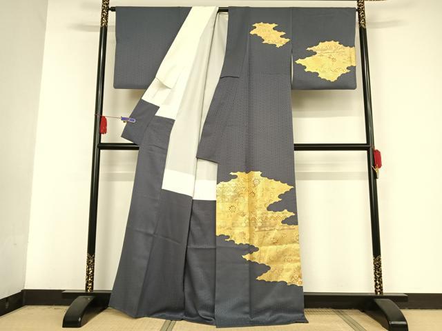 ドークブア■訪問着　作家　金彩駒刺繍　雲取り　波に花柵　黒鳶　極上の逸品　520 ドークブア□訪問着 金彩駒刺繍 雲取りに花 逸品 408