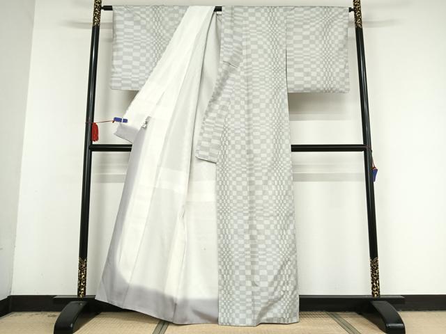 平和屋着物○本場大島紬 白大島 9マルキ 幾何学文 正絹 逸品 AAAV9181np