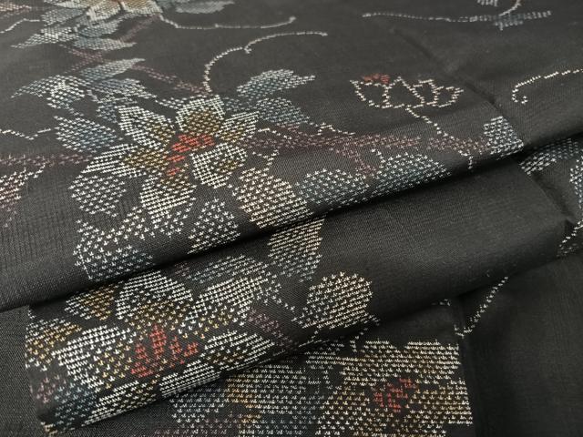 平和屋着物●本場大島紬　カタス７マルキ　枝花文　黒地　正絹　逸品　AAAV9197np