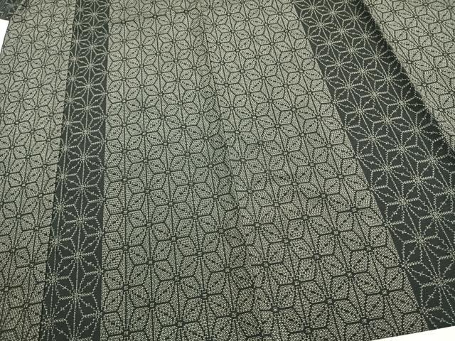 平和屋着物▽本塩沢 単衣 110亀甲 麻の葉文様 黒地 反端付き