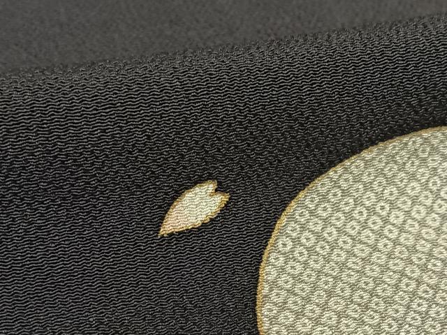 平和屋着物○上質な小紋 舞花文 夜桜 墨黒地 金彩 鬼しぼ縮緬