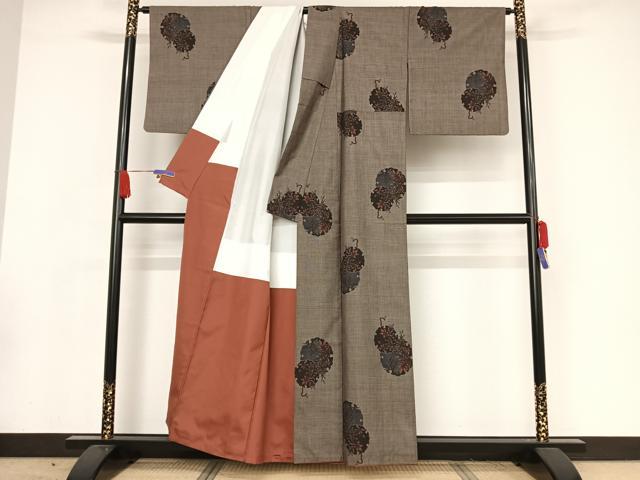 平和屋着物●本場大島紬　カタス9マルキ　雪輪草花文　正絹　逸品　AAAW4381np 平和屋着物○本場大島紬 カタス9マルキ 雪輪草花文 正絹 逸品