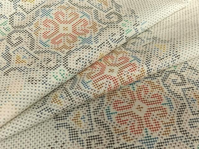 平和屋着物●本場大島紬　白大島　カタス7マルキ　幾何学花文　正絹　逸品　未使用　AAAW9048zg