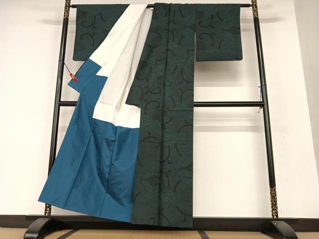 平和屋着物○本場大島紬 一元7マルキ 唐草文 黒地 正絹 逸品 AAAW4382np