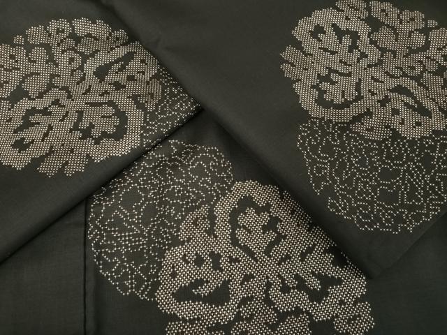 平和屋着物●本場大島紬　一元７マルキ　地空　花丸文　黒地　正絹　逸品　AAAX0051np