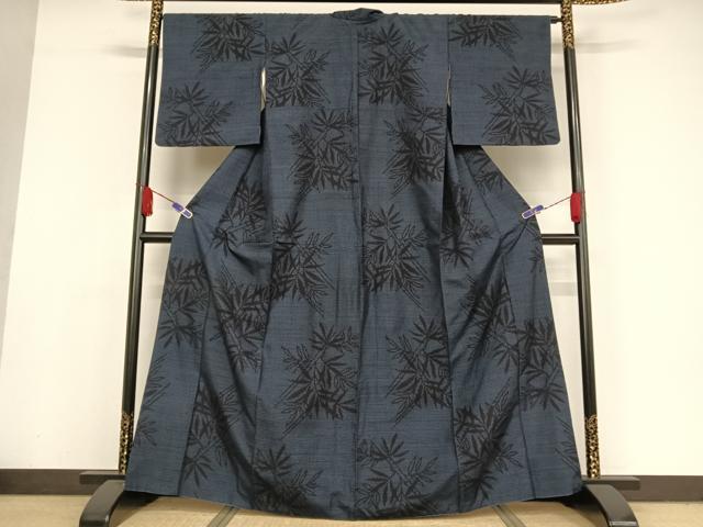 平和屋着物●本場結城紬　重要無形文化財　80亀甲　風景花文　正絹　逸品　AAAT9432np 平和屋着物○本場結城紬 重要無形文化財 80亀甲 風景花文 正絹