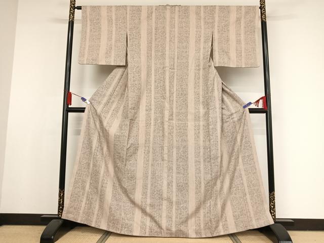 平和屋着物●本場結城紬　重要無形文化財　100亀甲　花間道　正絹　逸品　AAAX0259np 平和屋着物○本場結城紬 重要無形文化財 100亀甲 花間道 正絹