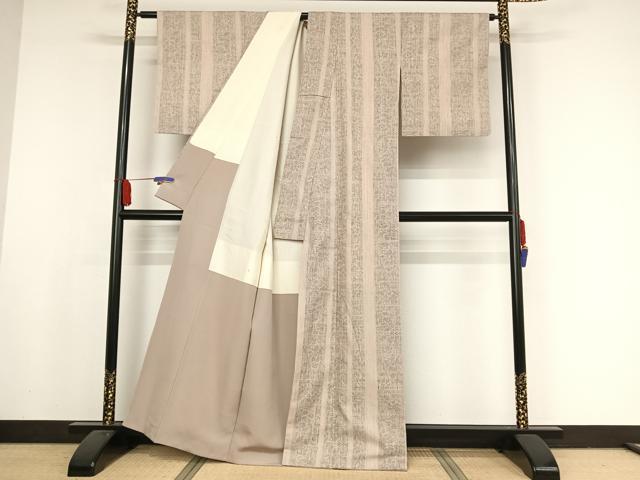 平和屋着物●本場結城紬　重要無形文化財　100亀甲　花間道　正絹　逸品　AAAX0259np 平和屋着物○本場結城紬 重要無形文化財 100亀甲 花間道 正絹