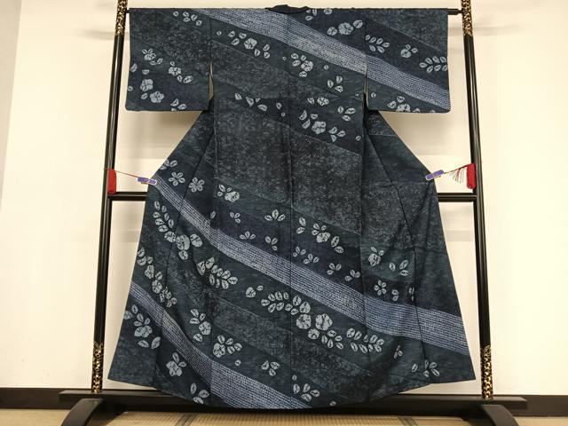 平和屋着物●伝統工芸士　七代目　吉澤与市　訪問着　紬地　絞り　舞花文　正絹　逸品　AAAX0342np