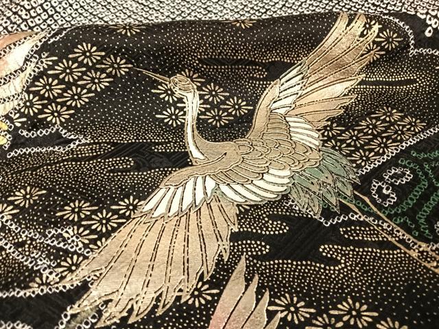 平和屋着物○豪華振袖 絞り 束ね熨斗飛鶴花文 黒地 金彩 正絹