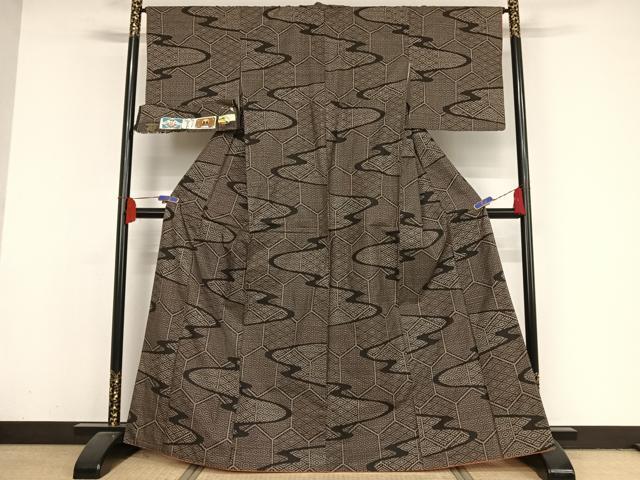 平和屋着物●本場大島紬　純泥染　一元７マルキ　亀甲霞文　証紙付き　正絹　逸品　AAAX0380np