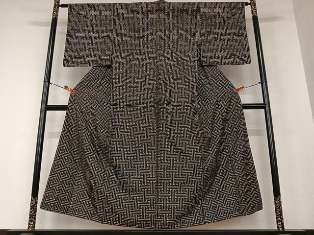 ⭐︎K0109 美品 逸品 希少！秋名バラ 正絹 本場大島紬 正絹 秋名バラ 本場大島紬 着物（108） 本場奄美大島紬 通産大臣