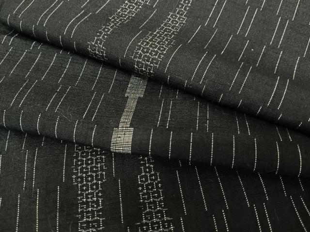 平和屋着物●結城紬　変わり縞　飛び亀甲柄　黒地　やまと誂製　正絹　逸品　AAAY0023zg