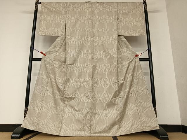 平和屋着物●本場大島紬　白大島　亀甲絣　正絹　逸品　未使用　AAAZ0673ck 平和屋着物○本場大島紬 白大島 亀甲絣 正絹 逸品 未使用 AAAZ0673ck