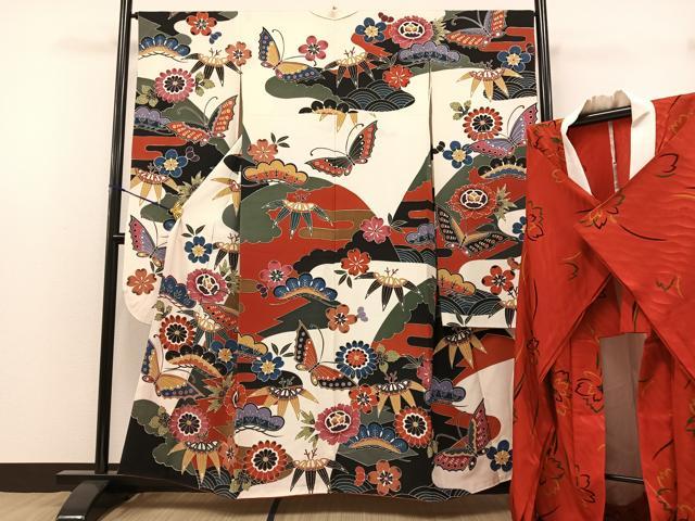 平和屋着物●手ざし京紅型染・宮崎紅型　宮崎良次　振袖・長襦袢セット　舞蝶文　松竹梅　正絹　逸品　AAAY1747np