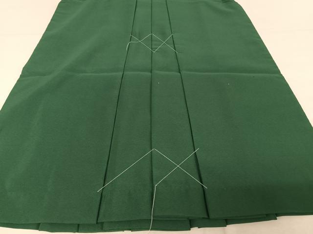 平和屋着物○女性 行灯袴 刺繍 舞桜文 千歳緑色地 金糸 逸品