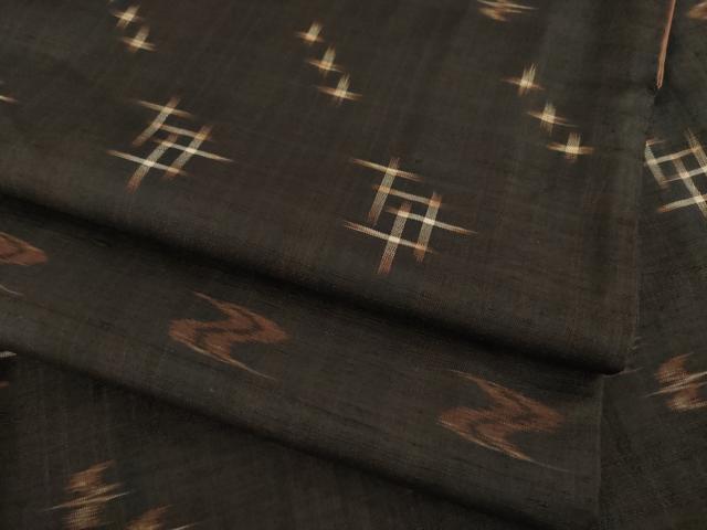 平和屋着物●国指定重要無形文化財　本場久米島紬　手織　正絹　逸品　AAAY1913ck