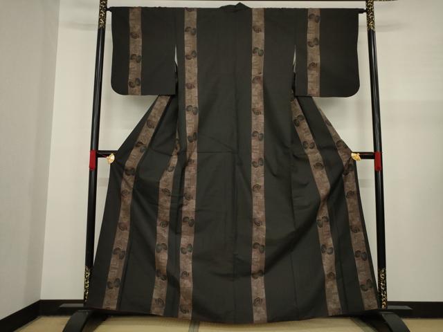 平和屋着物●本場大島紬　一元７マルキ　舞蝶間道　正絹　逸品　AAAY1956ck 平和屋着物○本場大島紬 一元7マルキ 舞蝶間道 正絹 逸品 AAAY1956ck