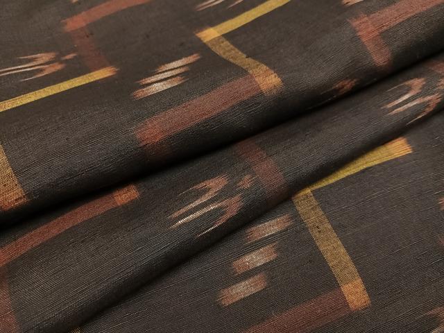 平和屋着物●国指定重要無形文化財　本場久米島紬　手織　琉球絣文様　正絹　逸品　AAAY5620ph