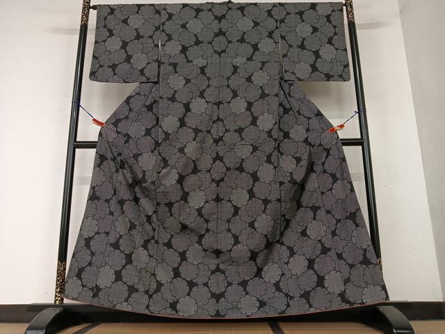 平和屋着物○本場大島紬 一元絣 雪輪重ね文 黒地 正絹 逸品 AAAY6527zg