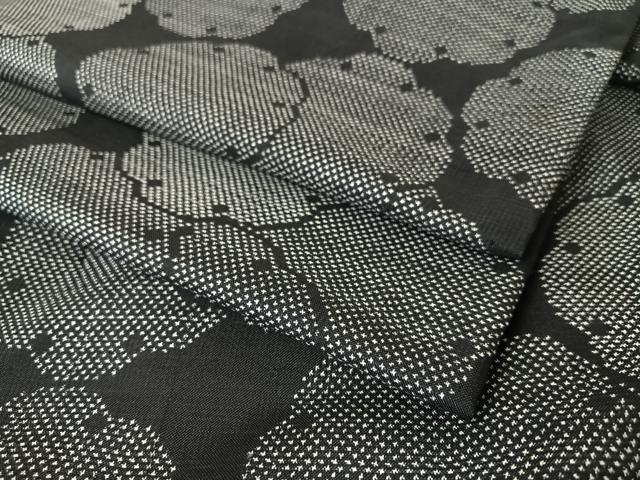 平和屋着物●本場大島紬　一元絣　雪輪重ね文　黒地　正絹　逸品　AAAY6527zg