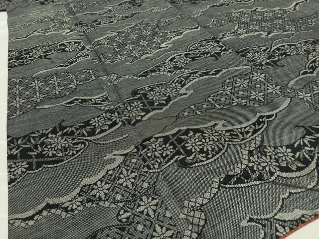 平和屋着物○本場大島紬 カタス9マルキ 雲重ね花文 黒地 正絹 逸品