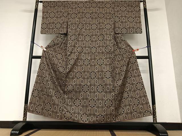 平和屋着物●本場大島紬　割込み絣　花亀甲文　正絹　逸品　AAAY6677zg 平和屋着物○本場大島紬 割込み絣 花亀甲文 正絹 逸品 AAAY6677zg