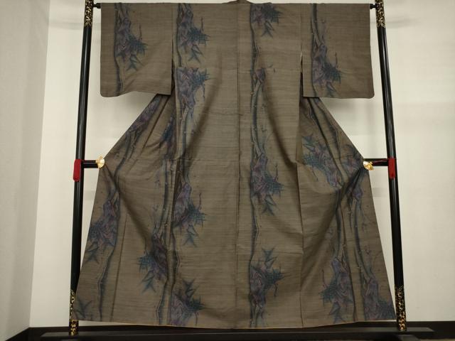 平和屋着物○本場大島紬 カタス9マルキ 孔雀文 正絹 逸品 AAAY7353ck