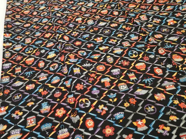 平和屋着物○上質な小紋 型染め 吉祥文 扇 陶器 黒地 正絹 逸品