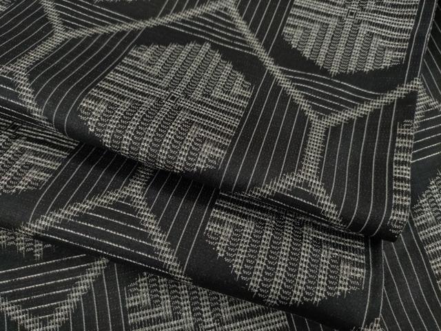 平和屋着物●上質な紬　亀甲文　黒地　正絹　逸品　AAAY9793ck