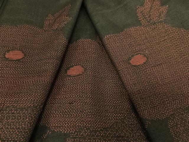 平和屋着物●上質な紬　草花文　黒地　正絹　逸品　AAAZ0037zg