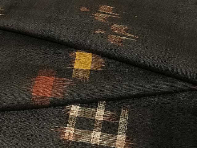 平和屋着物●国指定重要無形文化財　本場久米島紬　手織　飛鳥文　正絹　逸品　AAAZ0071zg