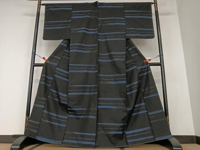 平和屋着物●本場大島紬　残糸織　やたら織　変わり横段文　黒地　正絹　逸品　未使用　AAAZ0124zg