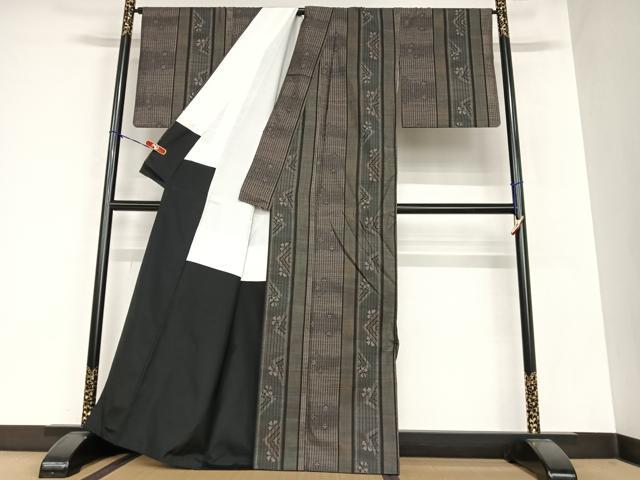 平和屋着物○本場大島紬 泥染め 7マルキ 市松文様 正絹 逸品 AAAT0615zg