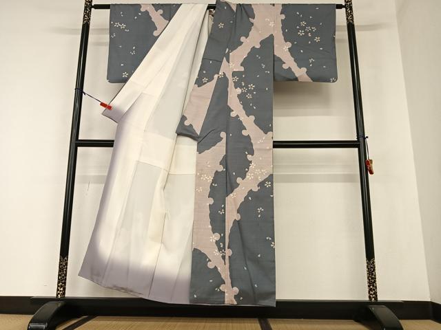 平和屋着物●本場染大島紬　雪輪舞桜　正絹　逸品　AAAZ0159zg 平和屋着物○本場染大島紬 雪輪舞桜 正絹 逸品 AAAZ0159zg