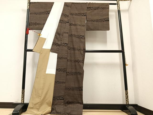 平和屋着物●本場大島紬　一元絣　横段草花文　正絹　逸品　AAAZ0578ph 平和屋着物○本場大島紬 一元絣 横段草花文 正絹 逸品 AAAZ0578ph