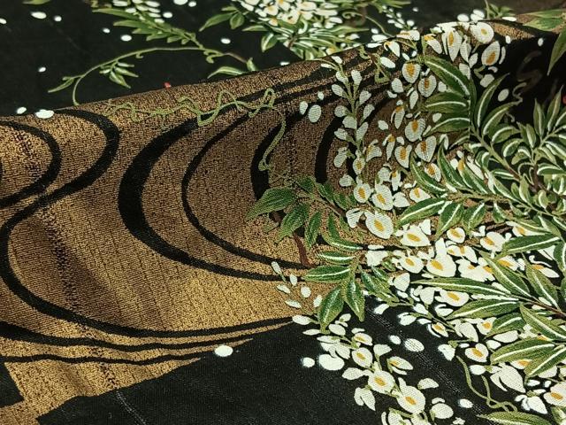 平和屋着物∴夏物　浴衣・小紋兼用　流水藤文　黒地　金彩　綿　AAAZ0681jh 平和屋着物∴夏物 浴衣・小紋兼用 流水藤文 黒地 金彩 綿 AAAZ0681jh 小紋